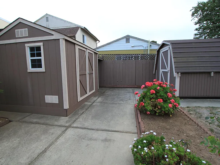 453 Wisnom Ave — Photo 24