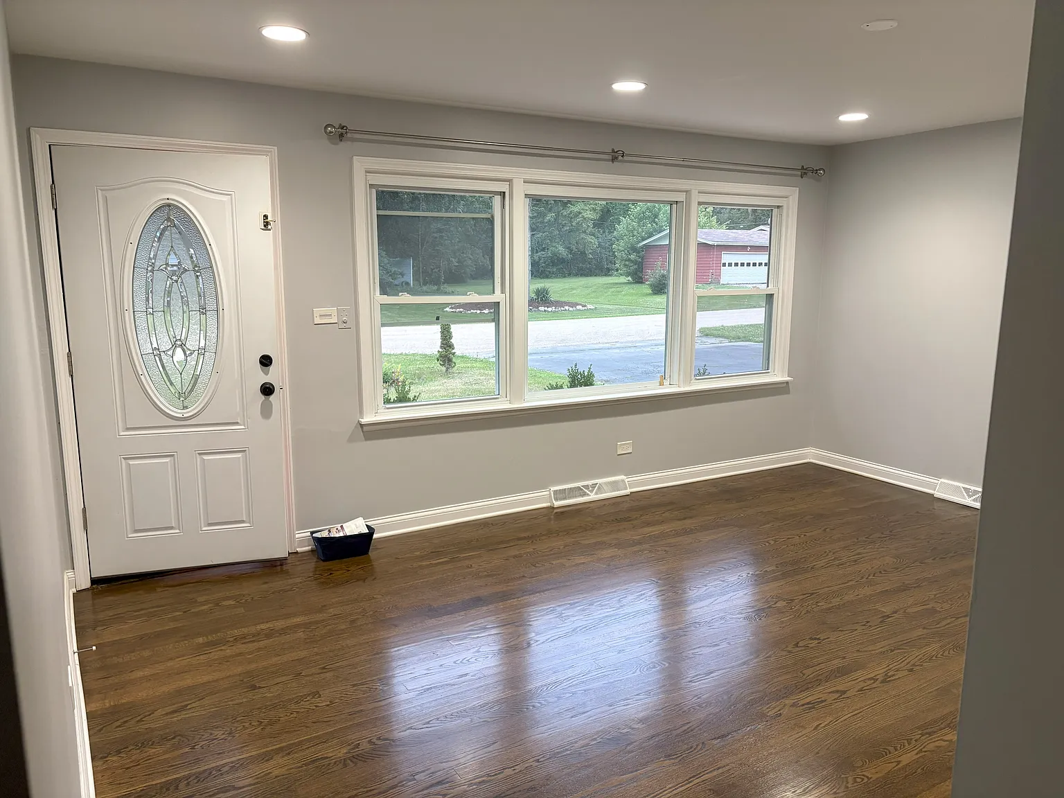 5 bed, 2372 sqft, $3,350 — Photo 3