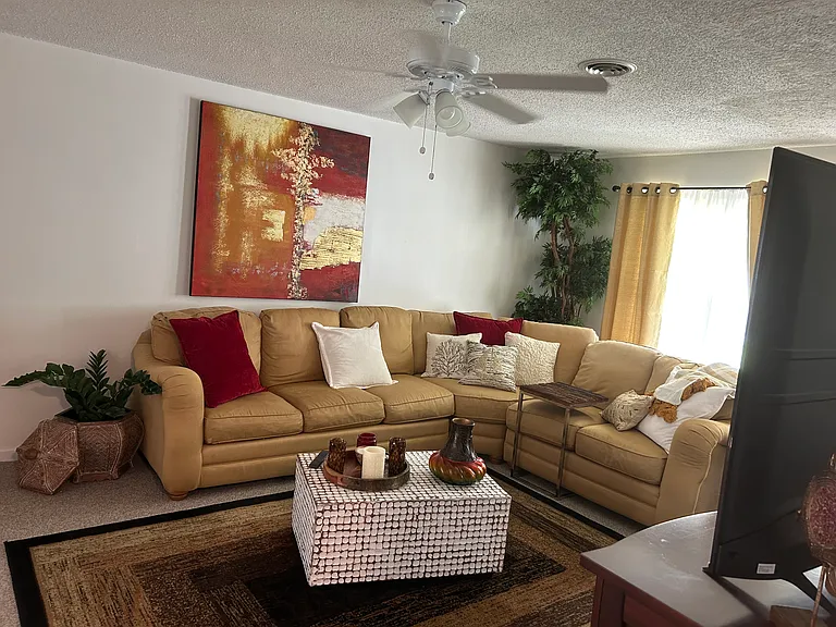 220 Lexington Dr — Photo 2