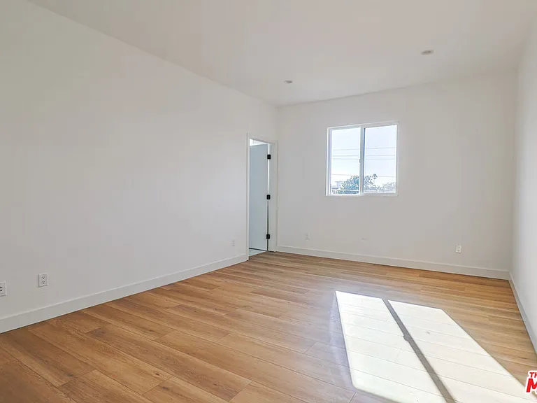 1921 Carmona Ave — Photo 34