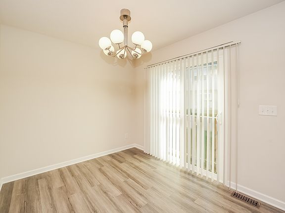 4th image of 105 Rose Ct