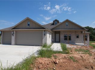 910 E Tucks Chapel Rd, Rogers, AR 72756