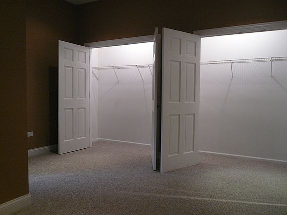 4th image of 1220 N Wood St #1