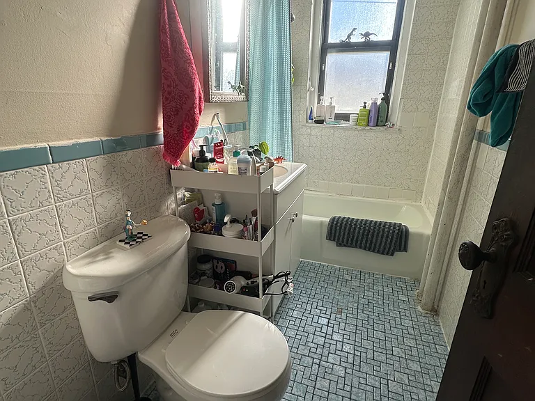 31 Saint Lukes Rd #1 — Photo 4