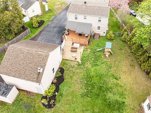 3rd image of 28 Nevens Cir
