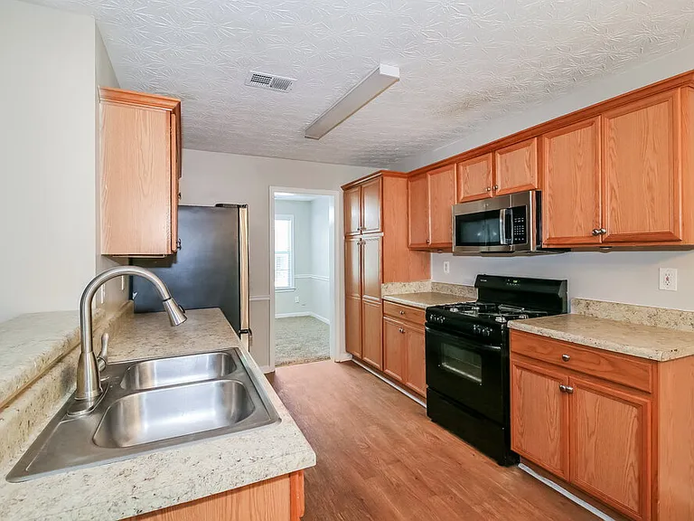 1905 Elm Park Dr — Photo 10
