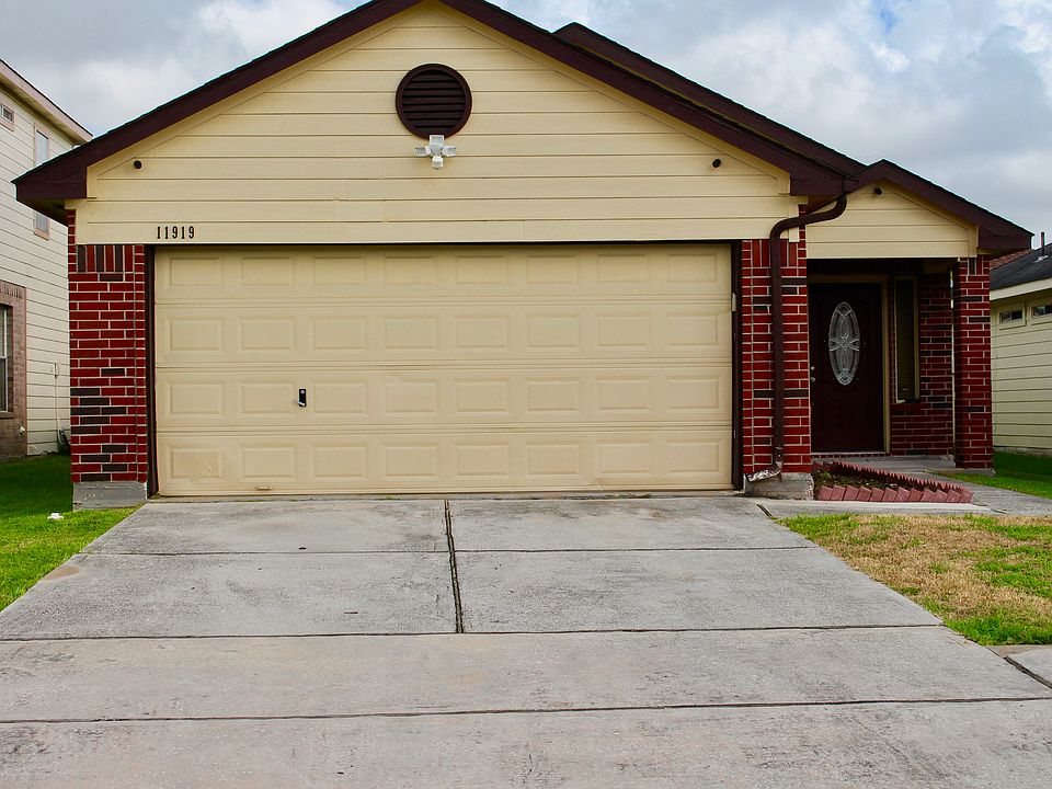 1st image of 11919 Fossil Rock Ln