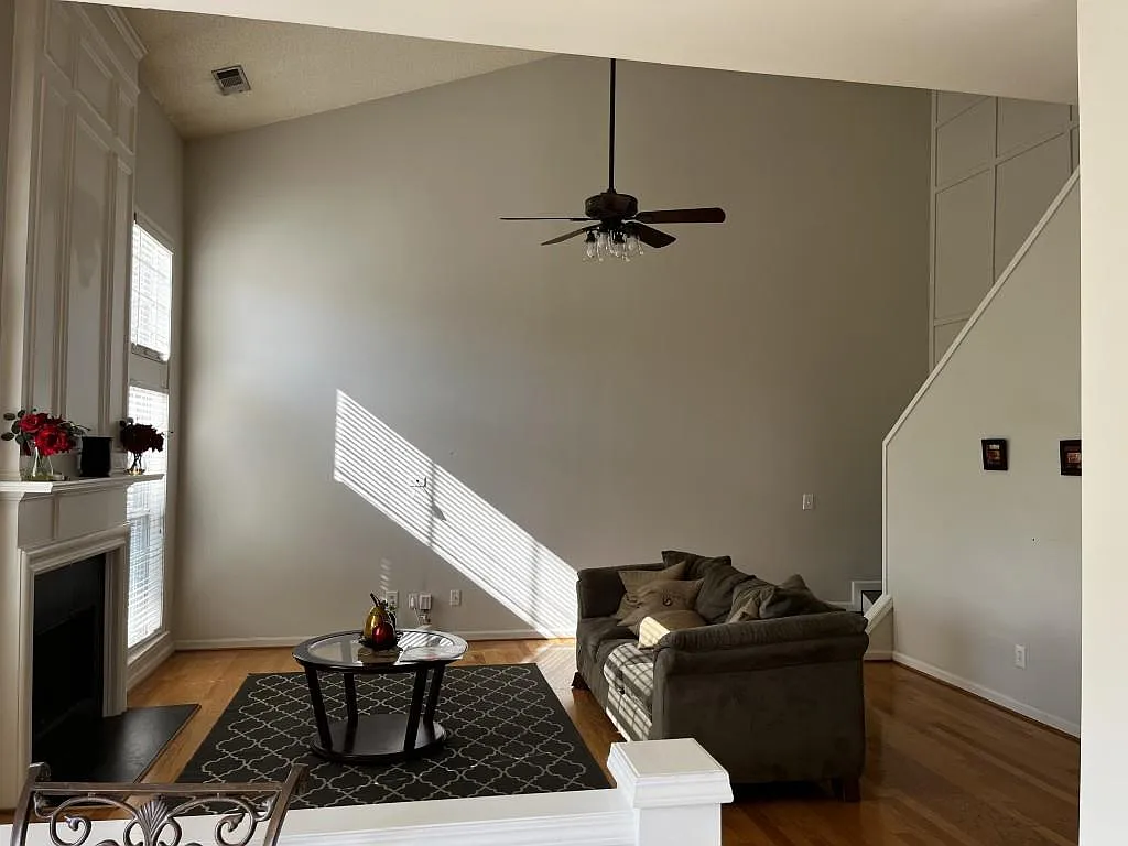 3 bed, 2.5 bath, 2079 sqft, $2,400 — Photo 4