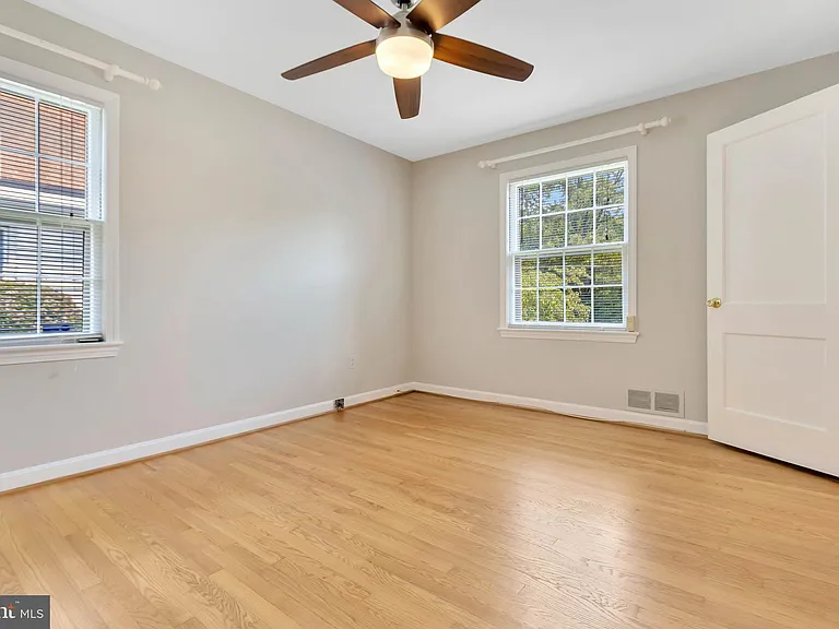 970 N Quintana St — Photo 24