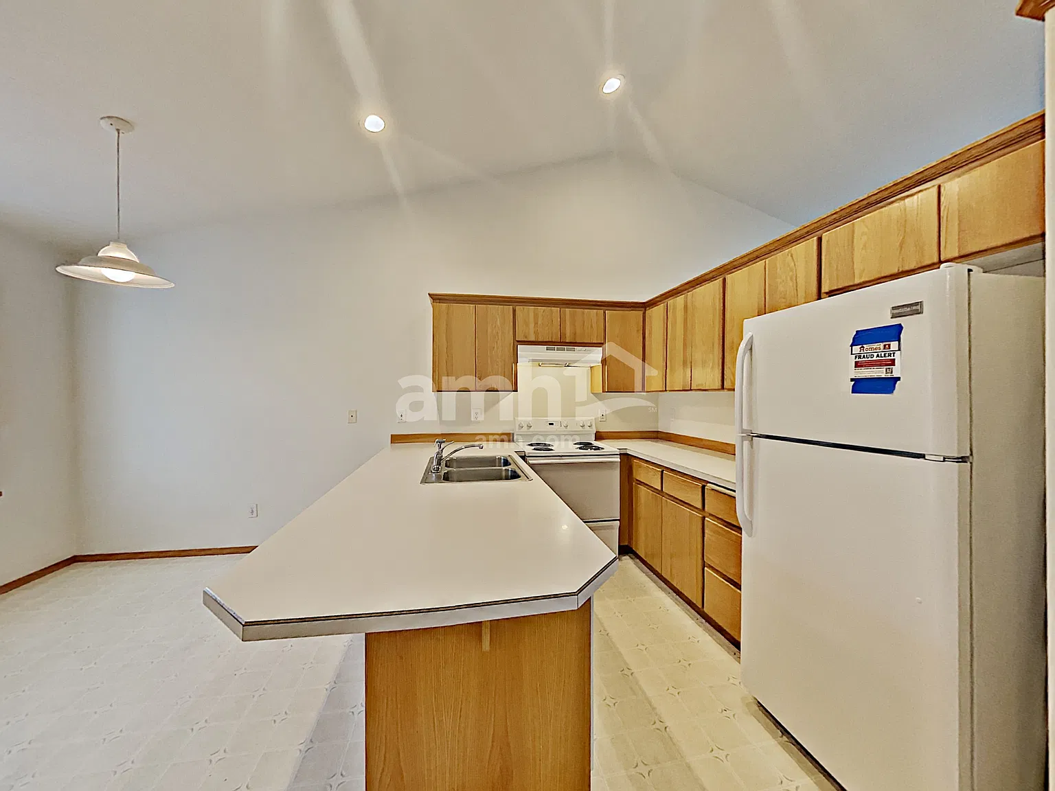 3 bed, 2.0 bath, 1154 sqft, $2,410 — Photo 3