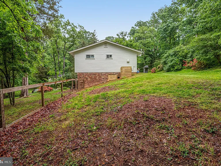 8805 Menard Ct — Photo 32