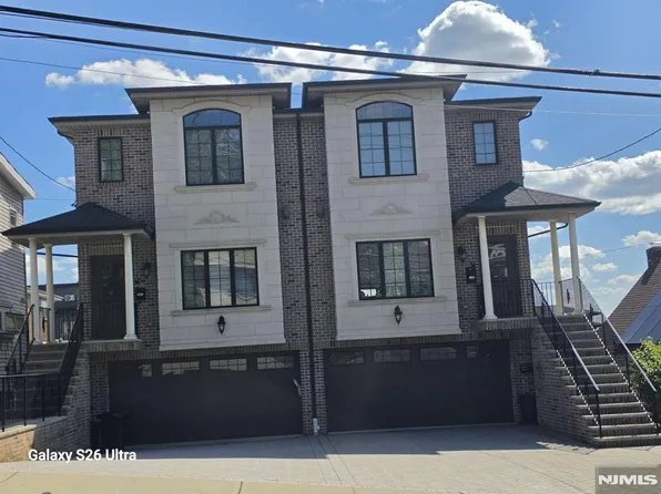 304 E Palisades Blvd, Palisades Park, NJ 07650