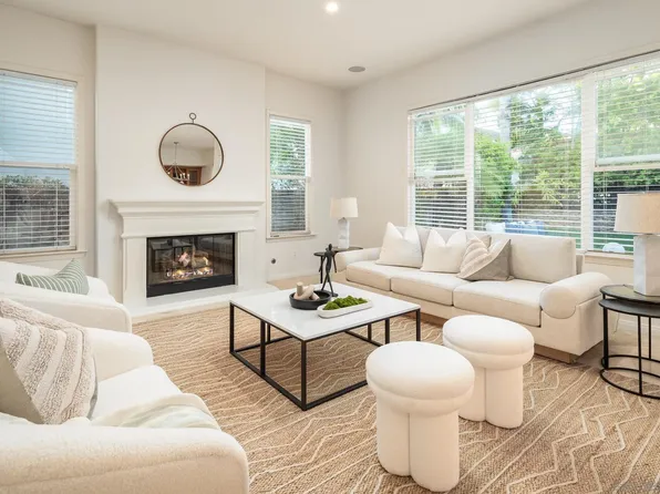 7886 Sitio Abeto, Carlsbad, CA 92009