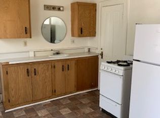 828 W 4th St #B, Waterloo, IA 50701