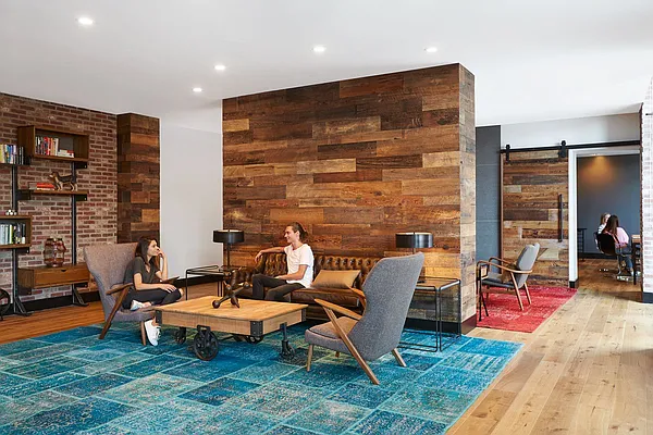 Rented by Aura Management | media 24