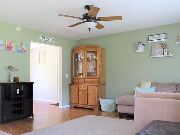 2nd image of 3241 Green Tree Dr