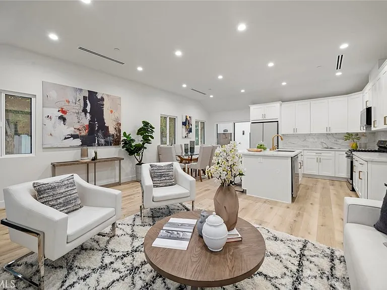 5865 Tobias Ave — Photo 9