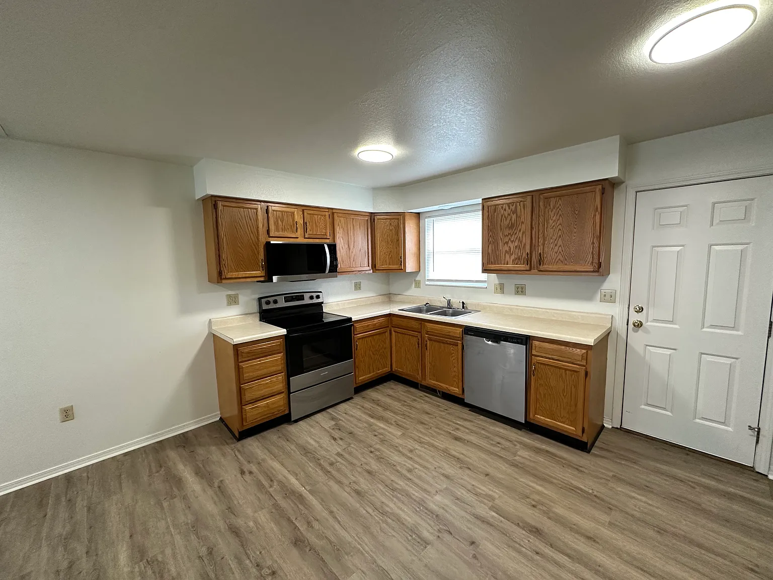 2 bed, 975 sqft, $875 — Photo 1