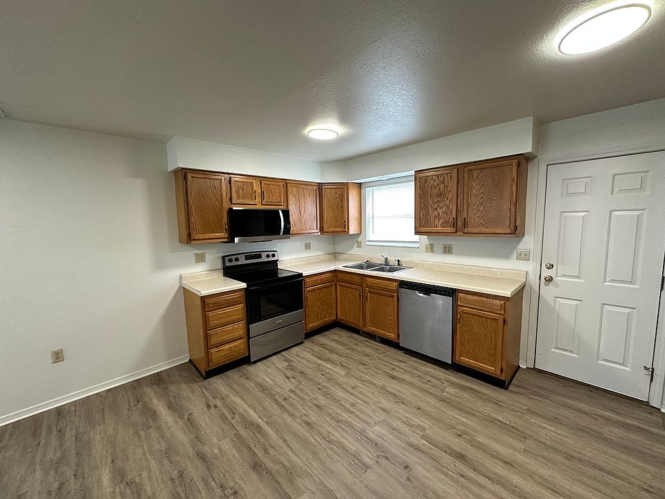 1st image of 2823 Fremont Ct #2823