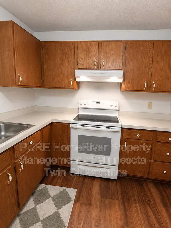 2 bed, 1.0 bath, 910 sqft, $1,460 — Photo 2