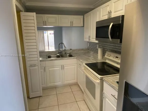 8454 NW 8th St APT 2, Miami, FL 33126