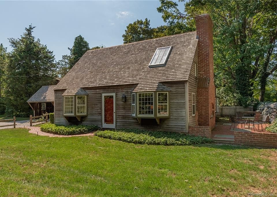 24 Hilltop Avenue