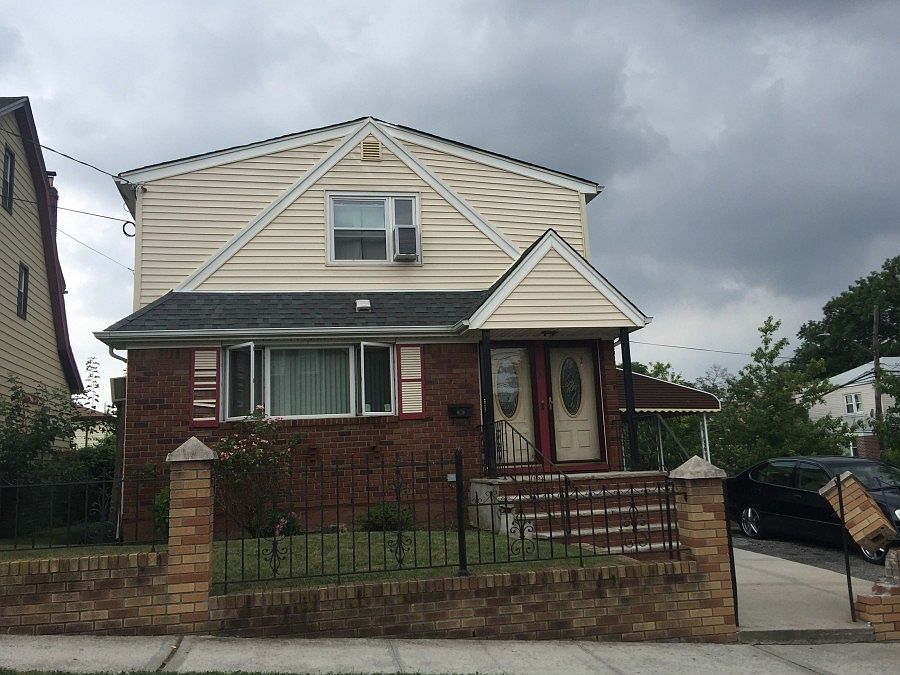 1st image of 11628 192nd St