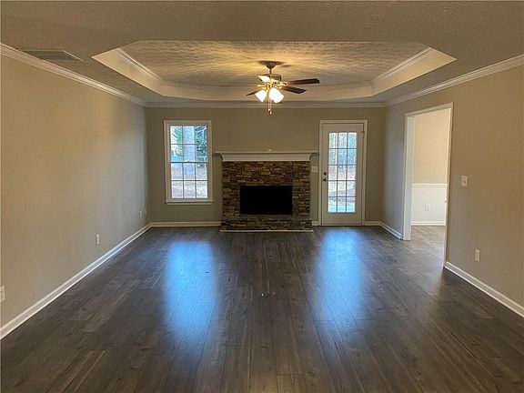 3rd image of 2370 Huntington Dr