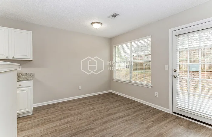 515 Gonzaga Cir — Photo 6