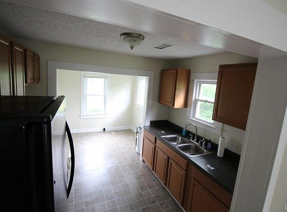2nd image of 907 Park St