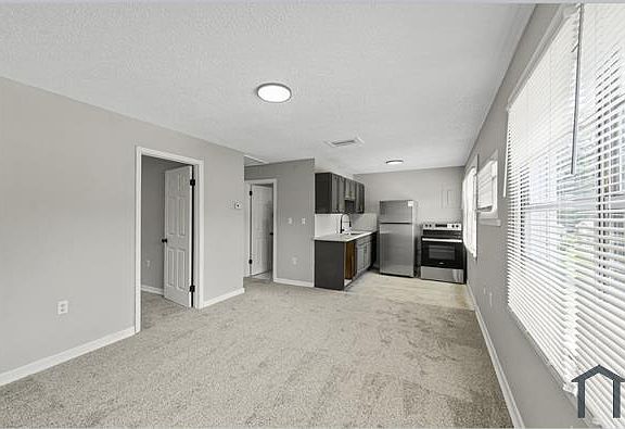 3rd image of 1186 Woodruff Ave