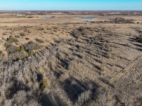 15622 S Rd, Mayetta, KS 66509