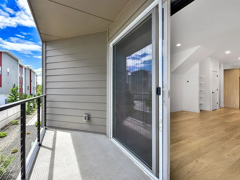 Carlsbad Crossing Townhomes - Attached Garage! — Photo 8