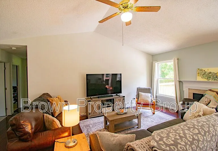 20 N Hillside Dr — Photo 3
