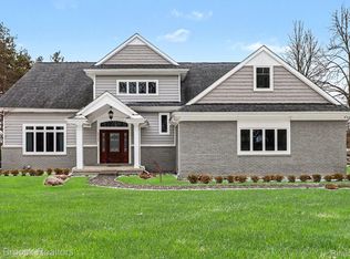 1725 Banmoor Dr, Troy, MI 48084