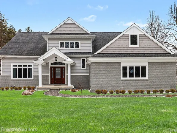 1725 Banmoor Dr, Troy, MI 48084