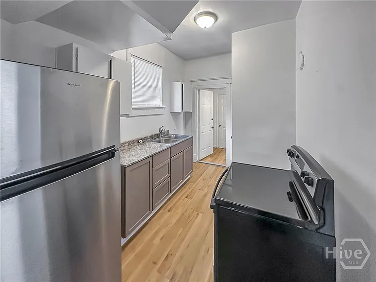 1022 W 46th St — Photo 7