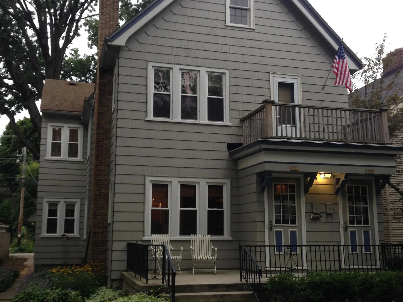2509 E Stratford Ct — Photo 2