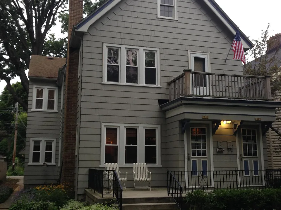 2509 E Stratford Ct