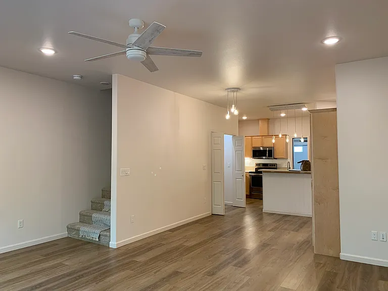1636 32nd St — Photo 3