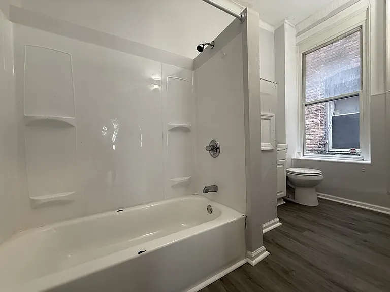 3038 6th Ave #1F — Photo 7