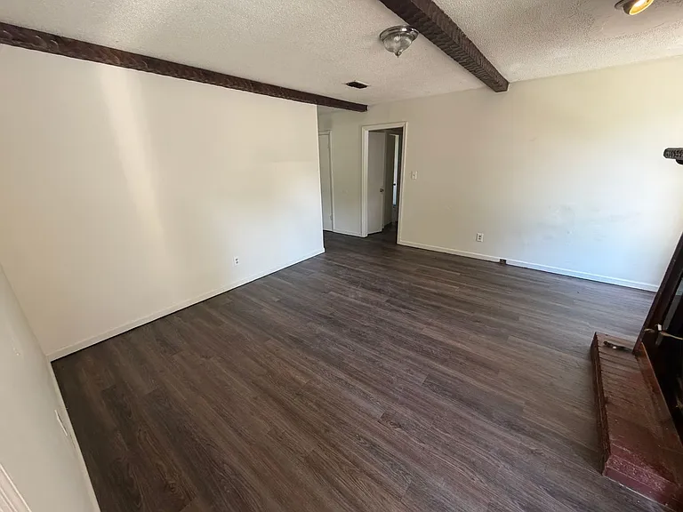 2604 Edmonton Ct — Photo 6