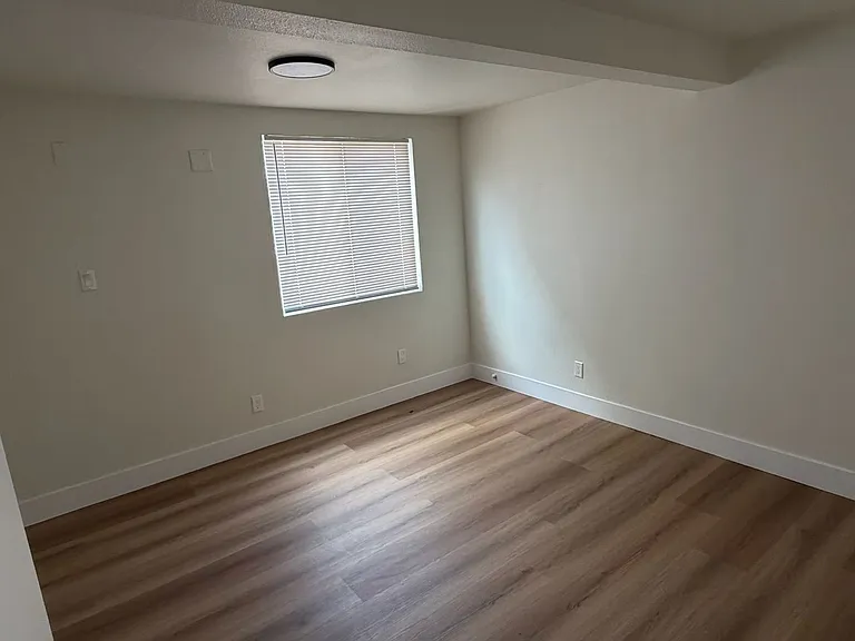 425 Center St — Photo 9