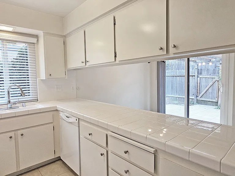4336 Fair Oaks Blvd — Photo 11