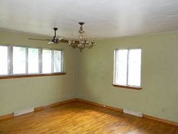 5th image of 1118 Dewey Ave