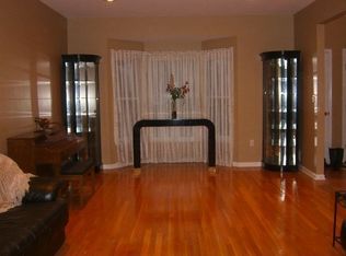 2 Green Ridge Dr, Manalapan, NJ 07726