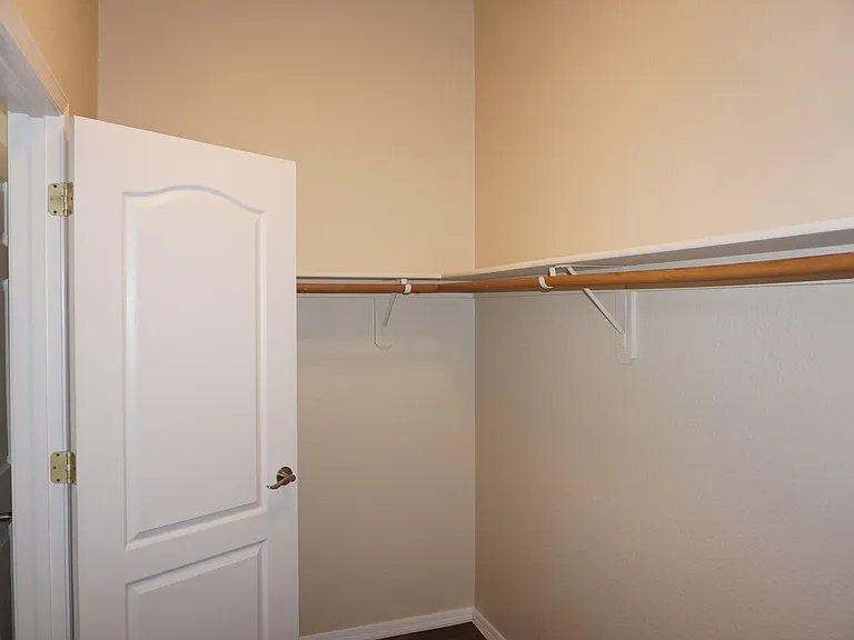 2201 S Saint Suzanne Dr — Photo 37