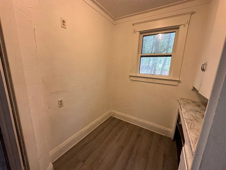 526 Lexington Ave — Photo 13
