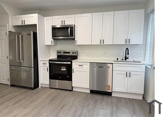 3 bed, 1100 sqft, $1,950 — Photo 2
