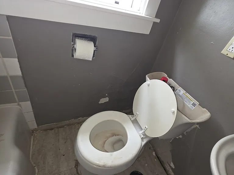 1818 E Clay St — Photo 24